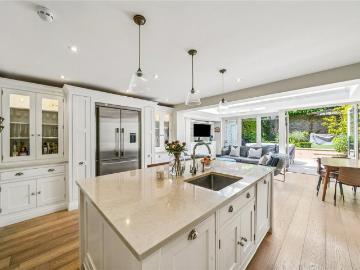 5 bedroom terraced house for sale