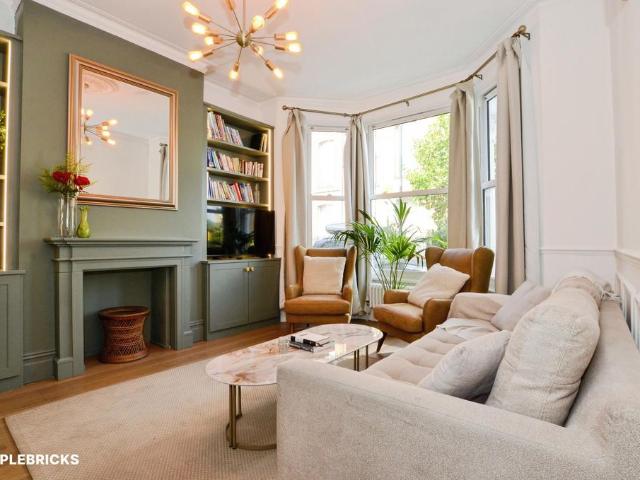 5 bedroom terraced house for sale