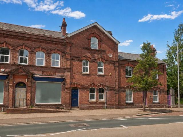 5 bedroom terraced house for sale