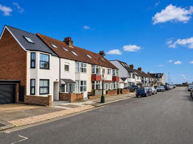 5 bedroom terraced house for sale
