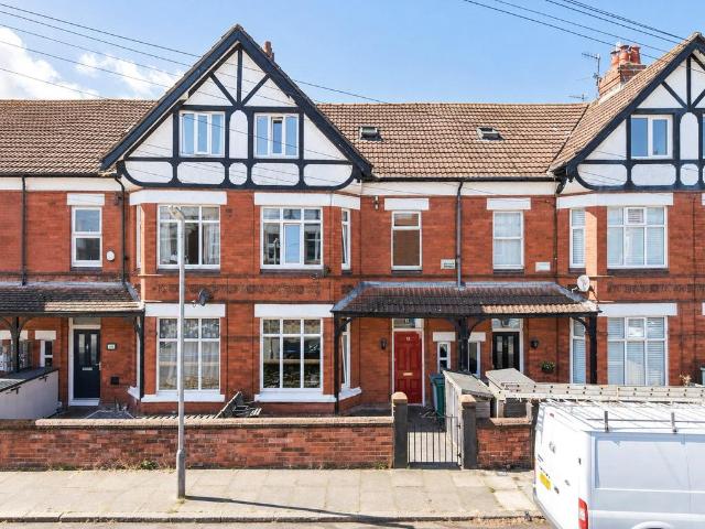 5 bedroom terraced house for sale