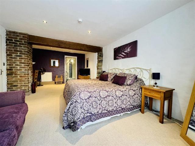 5 bedroom terraced house for sale