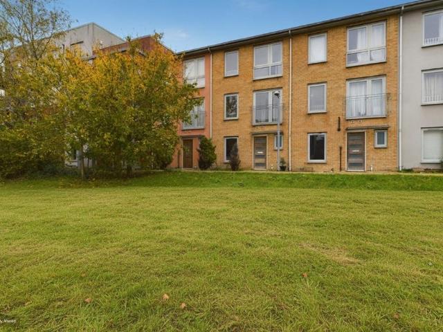 5 bedroom terraced house for sale