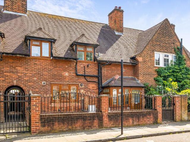 5 bedroom terraced house for sale