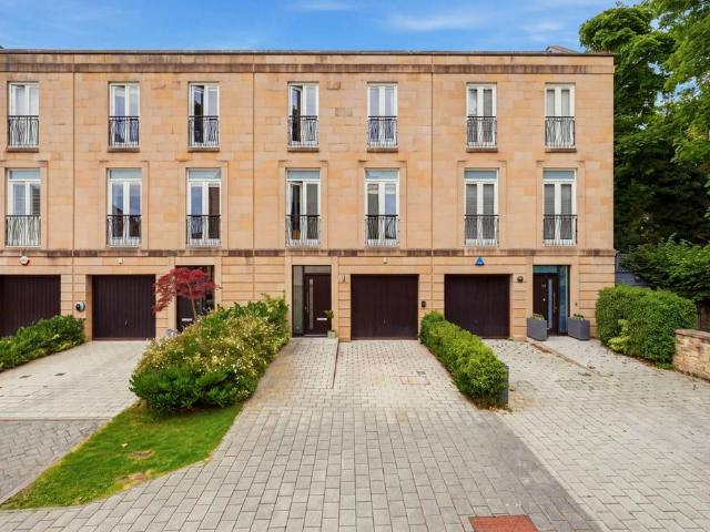 5 bedroom terraced house for sale