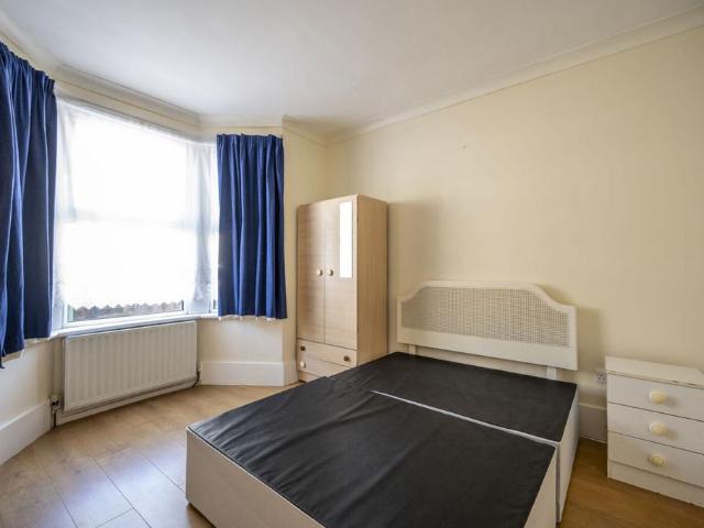 5 bedroom terraced house for sale