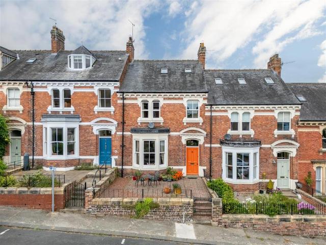 5 bedroom terraced house for sale