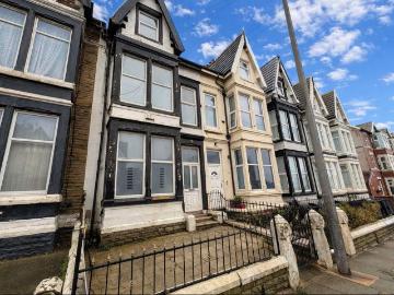 5 bedroom terraced house for sale