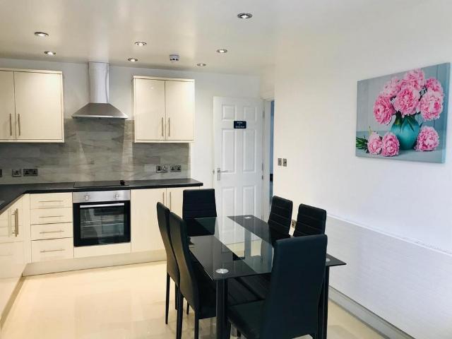 5 bedroom terraced house for sale