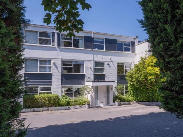 5 bedroom terraced house for sale