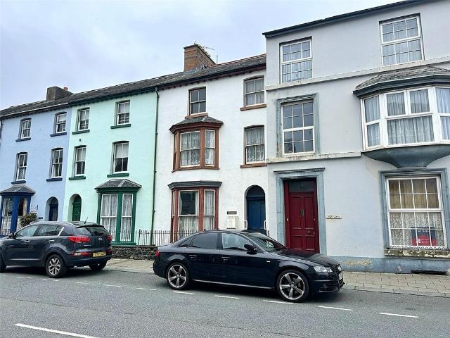 5 bedroom terraced house for sale
