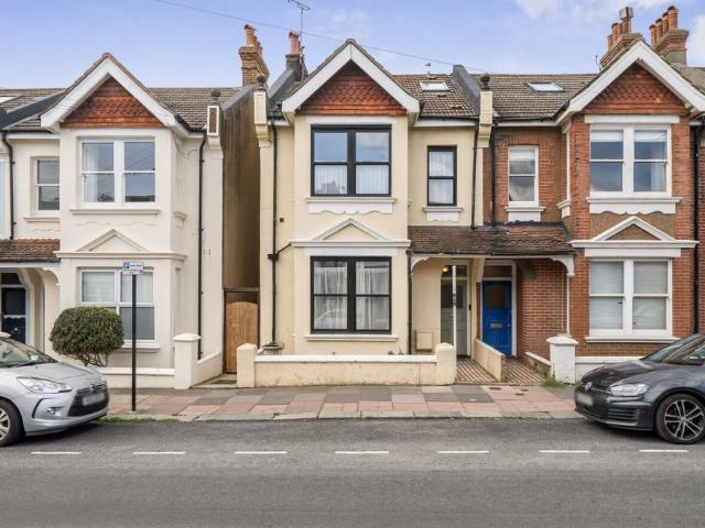 4 bedroom terraced house for sale