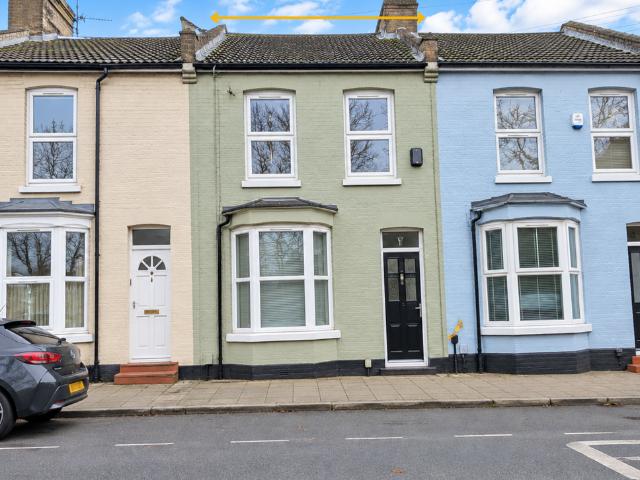 5 bedroom terraced house for sale