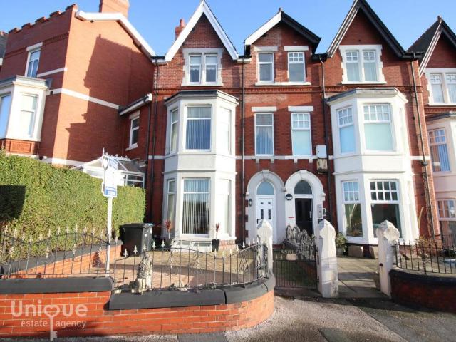 5 bedroom terraced house for sale