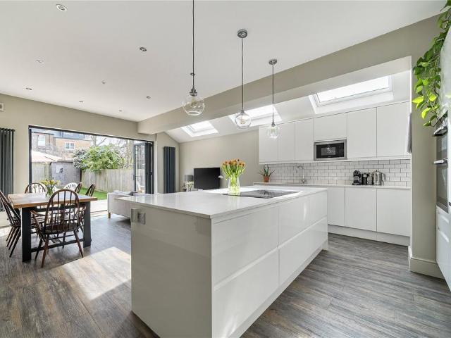 5 bedroom terraced house for sale