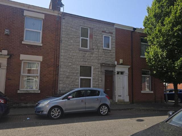 5 bedroom terraced house for sale
