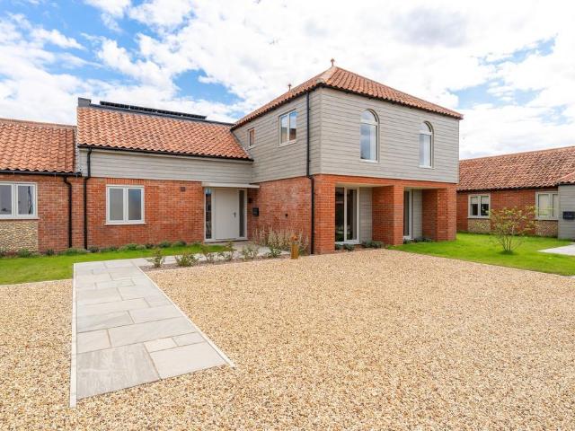 5 bedroom terraced house for sale