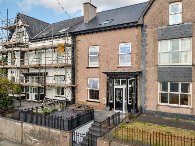5 bedroom terraced house for sale