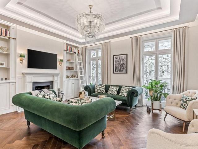 5 bedroom terraced house for sale
