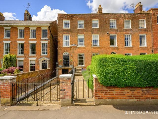 5 bedroom terraced house for sale