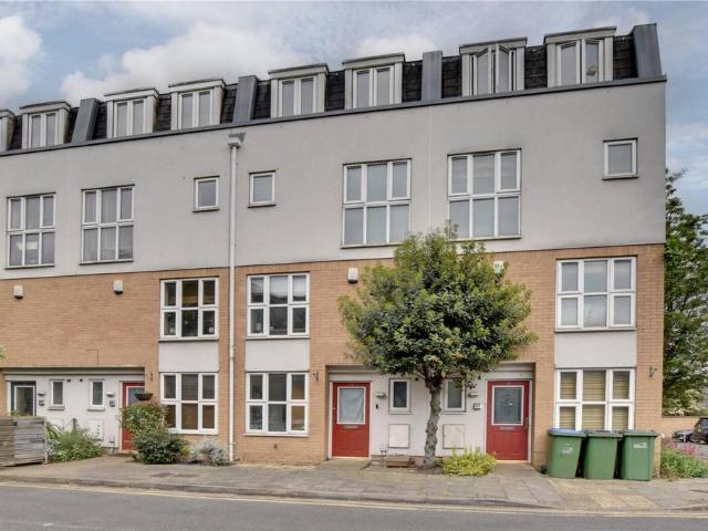5 bedroom terraced house for sale