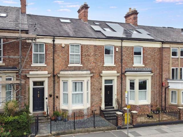5 bedroom terraced house for sale