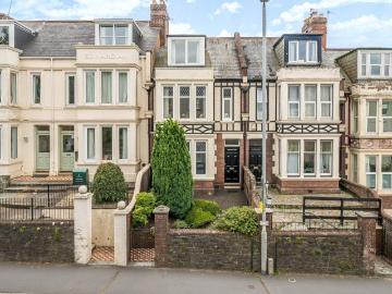 5 bedroom terraced house for sale