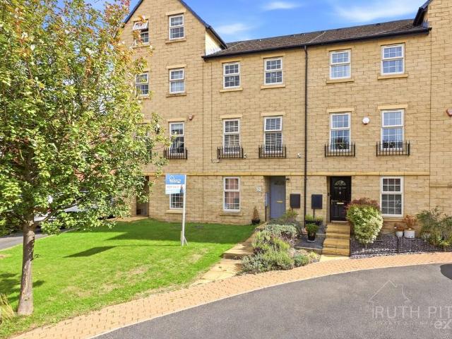 4 bedroom terraced house for sale