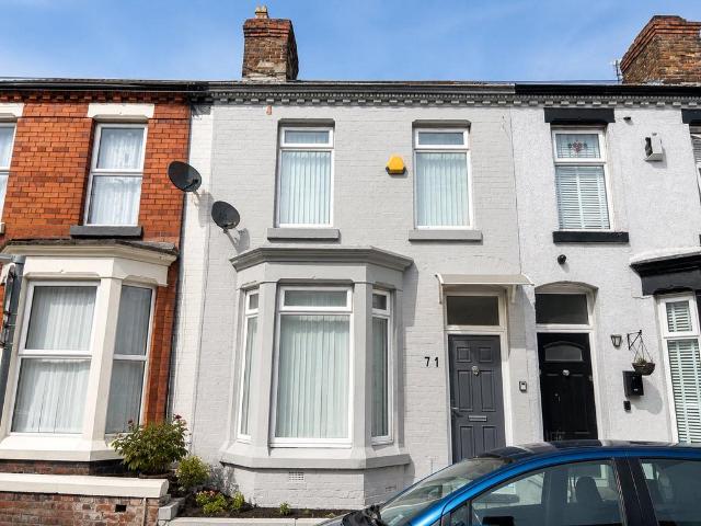 5 bedroom terraced house for sale