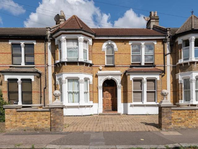 5 bedroom terraced house for sale