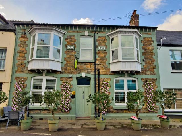 5 bedroom terraced house for sale