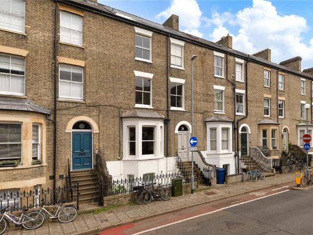 5 bedroom terraced house for sale