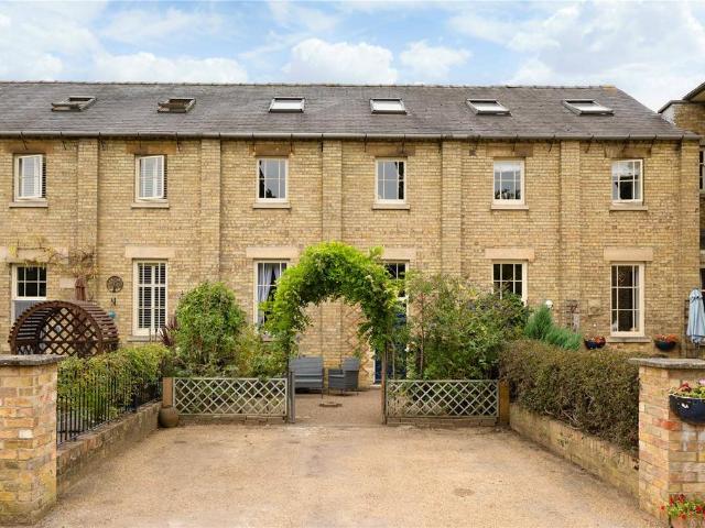 5 bedroom terraced house for sale
