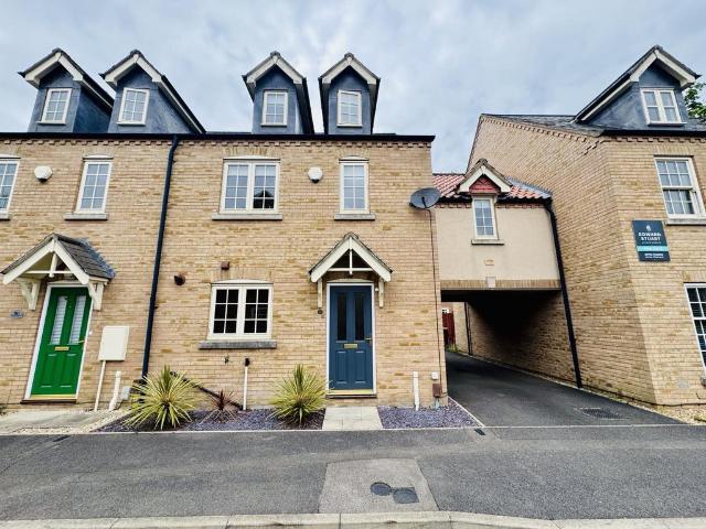 5 bedroom terraced house for sale