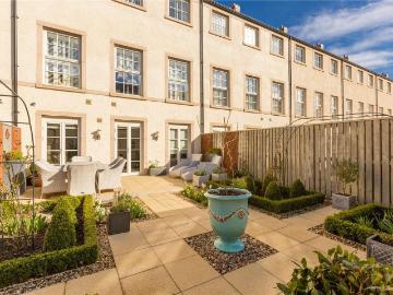 5 bedroom terraced house for sale