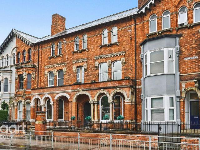 5 bedroom terraced house for sale