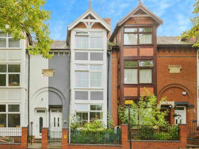 5 bedroom terraced house for sale