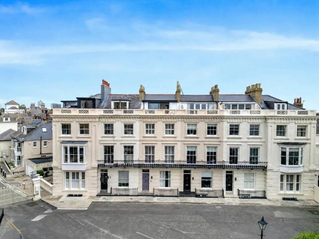 5 bedroom terraced house for sale