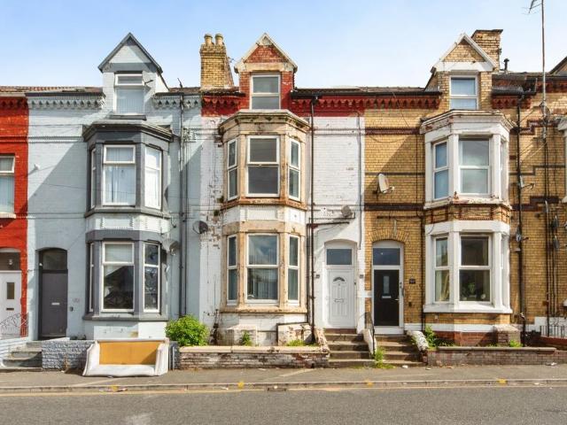 5 bedroom terraced house for sale