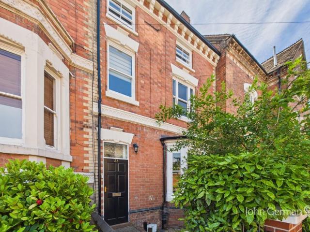 5 bedroom terraced house for sale