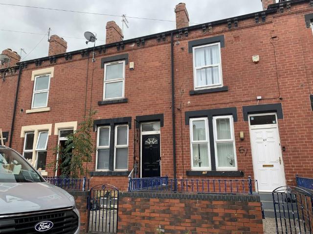5 bedroom terraced house for sale
