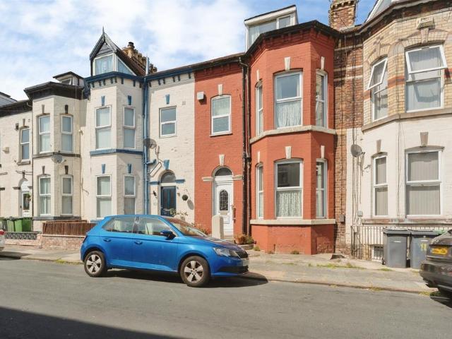 5 bedroom terraced house for sale