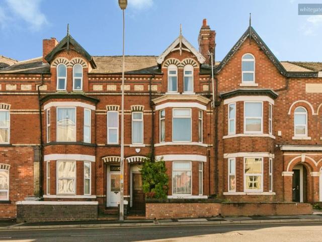 5 bedroom terraced house for sale