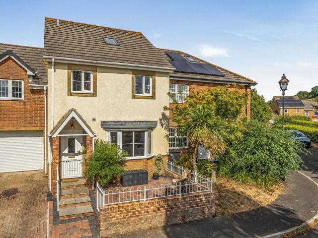 5 bedroom terraced house for sale