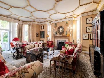 5 bedroom terraced house for sale