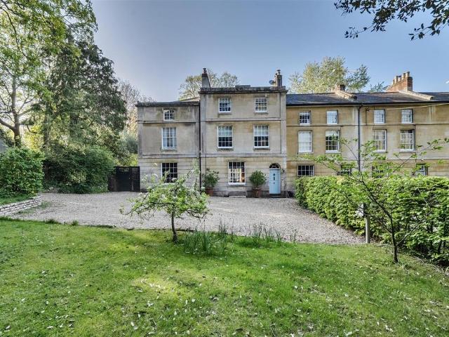 5 bedroom terraced house for sale