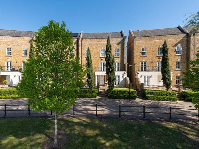 5 bedroom terraced house for sale