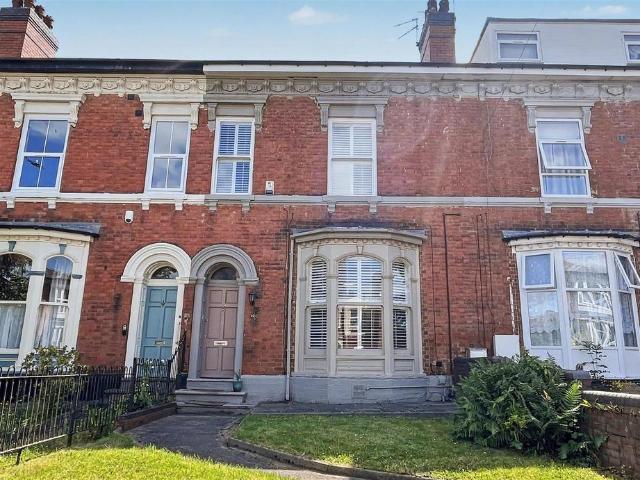 5 bedroom terraced house for sale