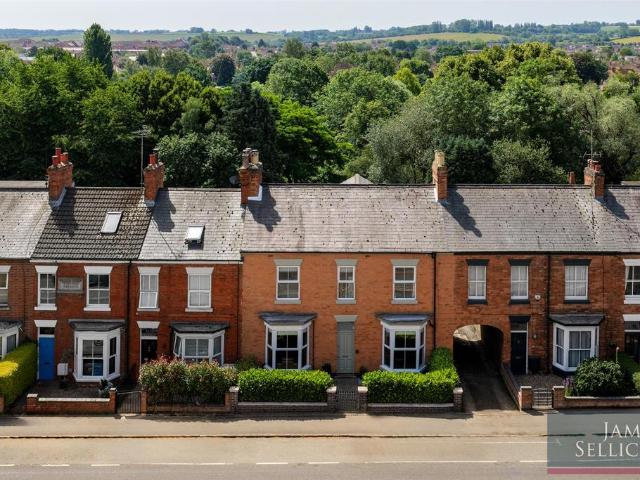 5 bedroom terraced house for sale