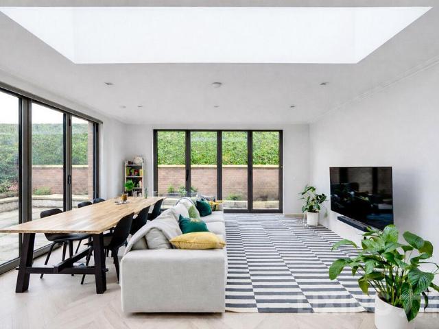 5 bedroom terraced house for sale